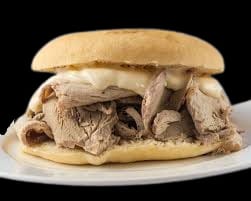 Lomito Special — Lomito especiado a las finas hierbas con queso mantecoso y mayo casera.